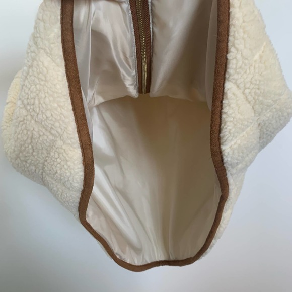 Old Navy Vest Size XL Sleeveless Cream Sherpa Quilted Stone Carving - Picture 10 of 16